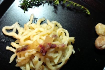 pici con castagne cipolla e pancetta pici con castagne cipolla e pancetta